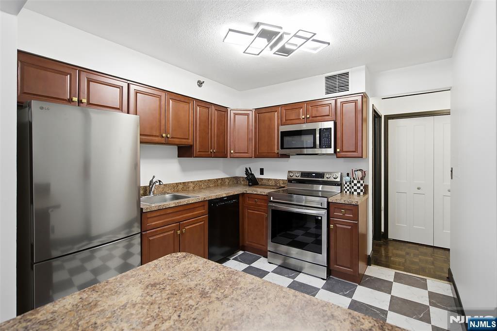 326 Prospect Avenue, Unit 5G Hackensack, NJ 07601 - Photo 13 of 24