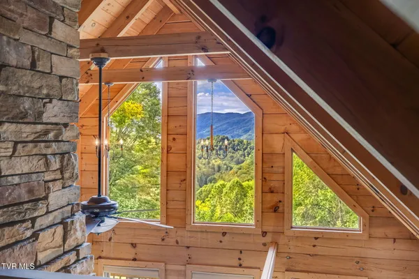 $699,900 | 107 Deer Run Drive, Flag Pond, TN 37657