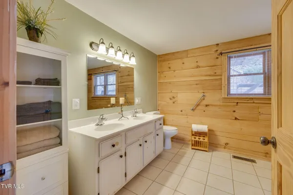 $699,900 | 107 Deer Run Drive, Flag Pond, TN 37657