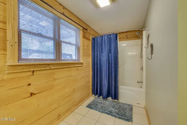 $699,900 | 107 Deer Run Drive, Flag Pond, TN 37657