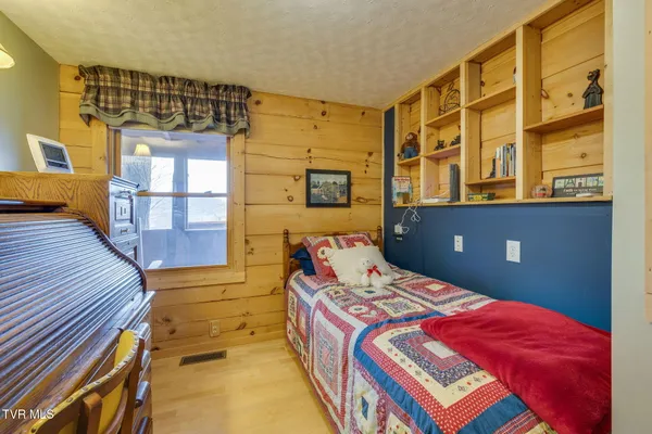 $699,900 | 107 Deer Run Drive, Flag Pond, TN 37657