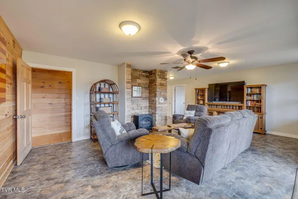 $699,900 | 107 Deer Run Drive, Flag Pond, TN 37657