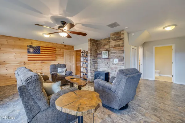 $699,900 | 107 Deer Run Drive, Flag Pond, TN 37657