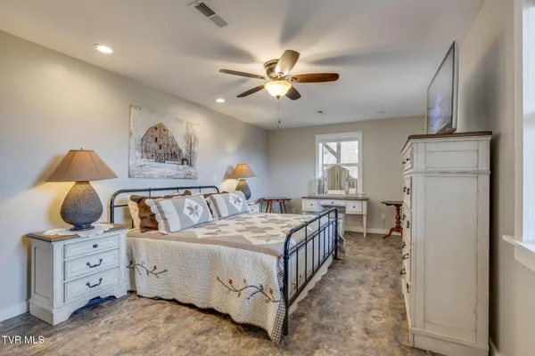 $699,900 | 107 Deer Run Drive, Flag Pond, TN 37657