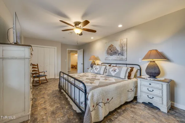 $699,900 | 107 Deer Run Drive, Flag Pond, TN 37657