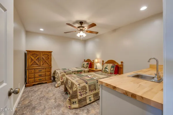 $699,900 | 107 Deer Run Drive, Flag Pond, TN 37657