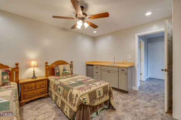 $699,900 | 107 Deer Run Drive, Flag Pond, TN 37657