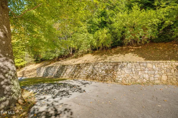 $699,900 | 107 Deer Run Drive, Flag Pond, TN 37657