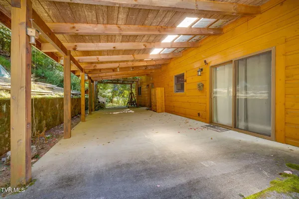 $699,900 | 107 Deer Run Drive, Flag Pond, TN 37657