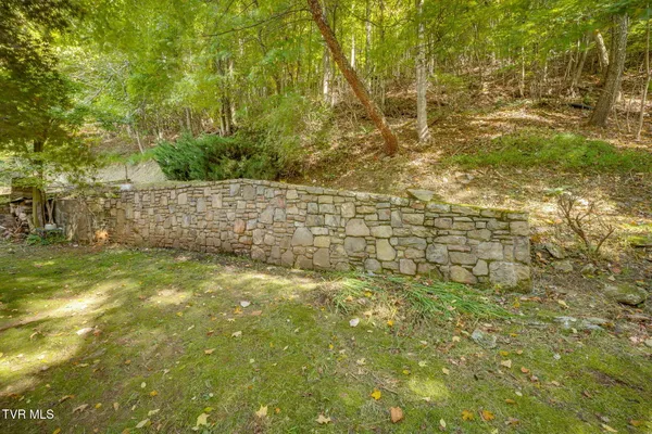 $699,900 | 107 Deer Run Drive, Flag Pond, TN 37657