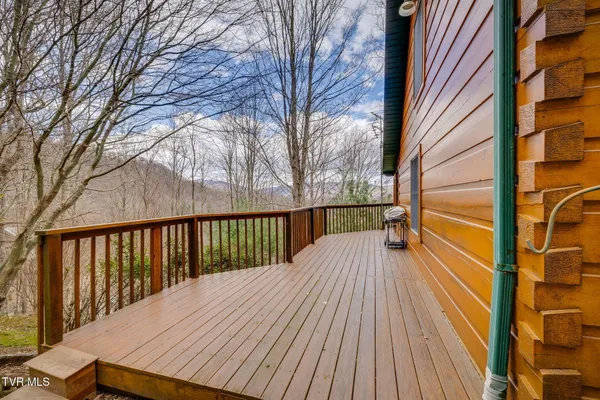 $699,900 | 107 Deer Run Drive, Flag Pond, TN 37657