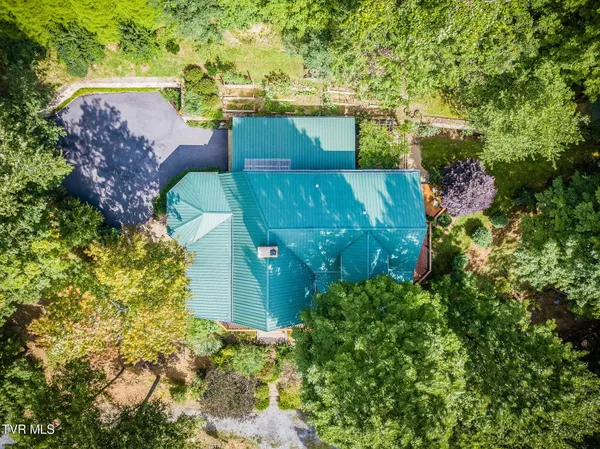 $699,900 | 107 Deer Run Drive, Flag Pond, TN 37657