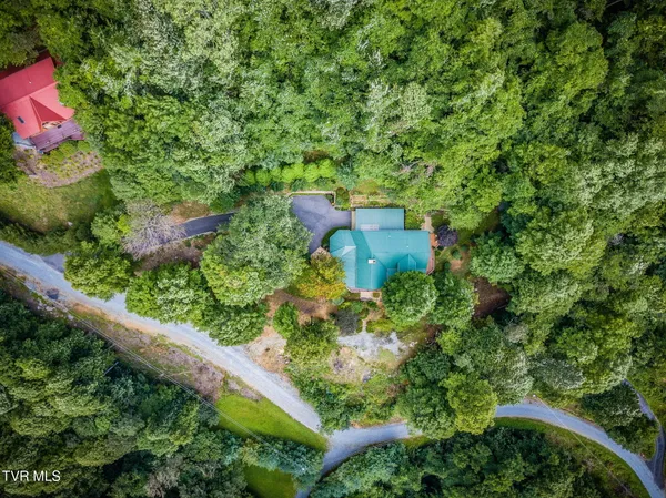 $699,900 | 107 Deer Run Drive, Flag Pond, TN 37657