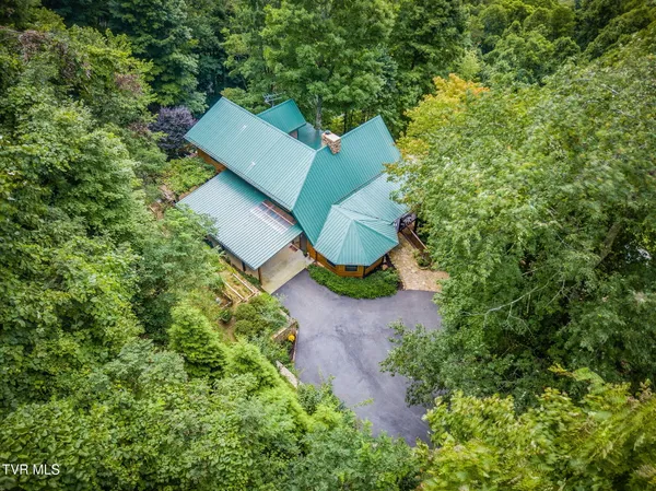 $699,900 | 107 Deer Run Drive, Flag Pond, TN 37657