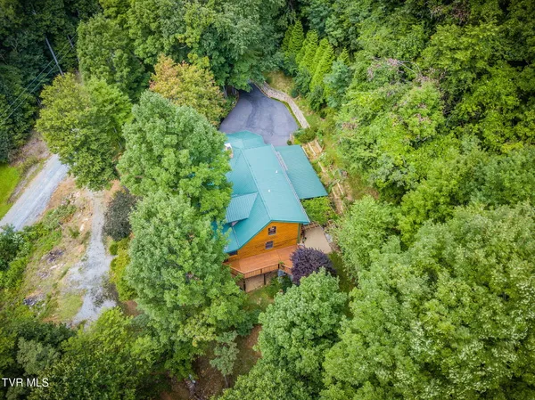 $699,900 | 107 Deer Run Drive, Flag Pond, TN 37657