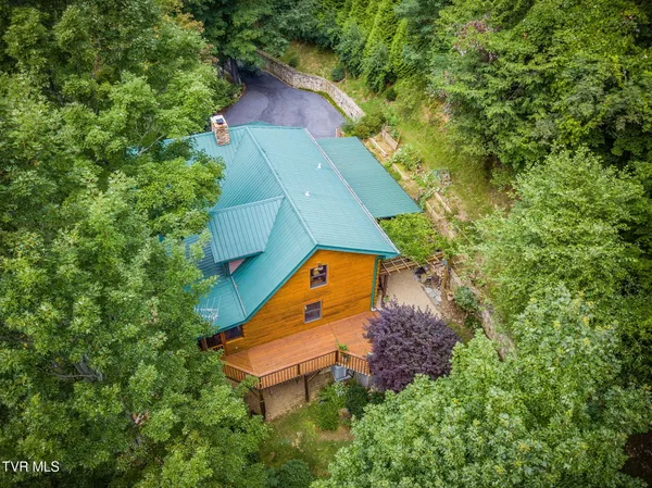 $699,900 | 107 Deer Run Drive, Flag Pond, TN 37657