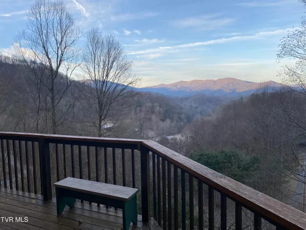 $699,900 | 107 Deer Run Drive, Flag Pond, TN 37657