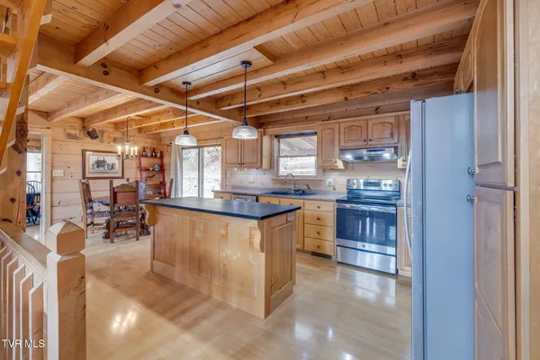 $699,900 | 107 Deer Run Drive, Flag Pond, TN 37657