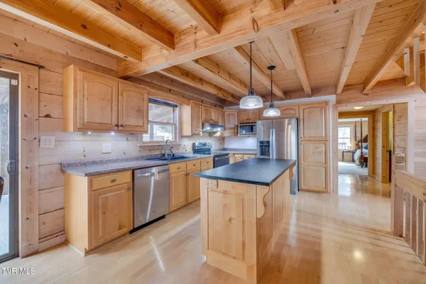 $699,900 | 107 Deer Run Drive, Flag Pond, TN 37657