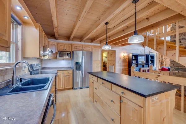 $699,900 | 107 Deer Run Drive, Flag Pond, TN 37657