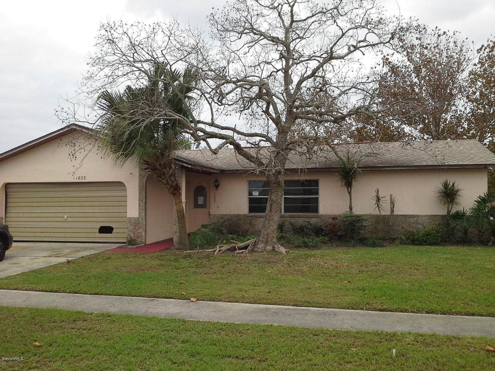 1633 West Shores Road Melbourne, FL 32935 - Photo 1 of 10 Front View