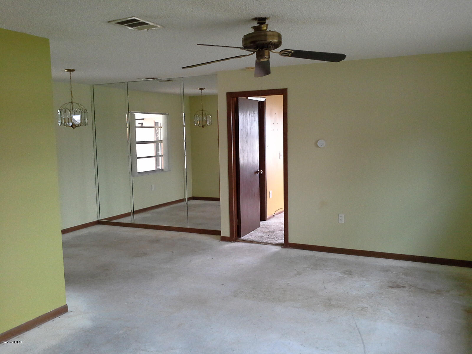 1633 West Shores Road Melbourne, FL 32935 - Photo 2 of 10 Living Room