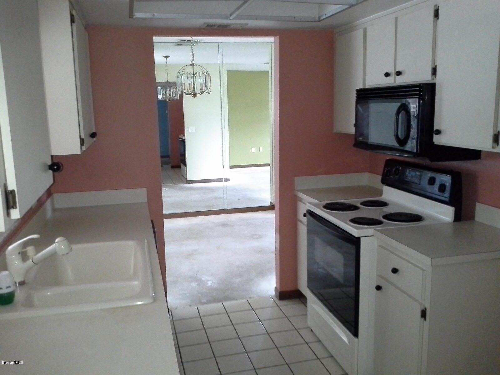 1633 West Shores Road Melbourne, FL 32935 - Photo 3 of 10 Kitchen