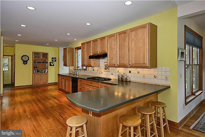 18707 Wasche Road Poolesville, MD 20837 - Photo 5 of 30 Kitchen