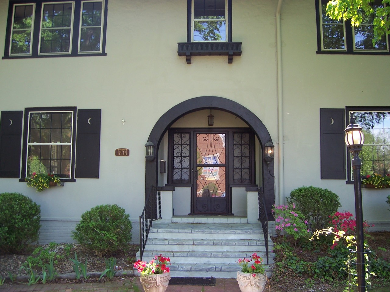 1838 Grandin Road Southwest Roanoke, VA 24015 - Photo 2 of 31 grand entrance w/window boxes