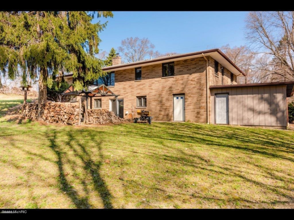 240 East Shawnee Road Baroda, MI 49101 - Photo 3 of 35 IMG_0437