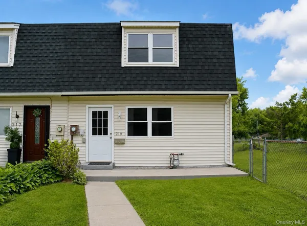 $2,600 | 219 Chrystal Drive, Maybrook, NY 12543