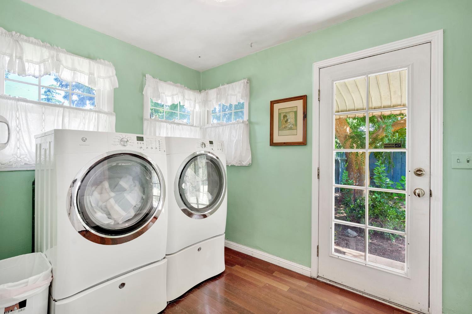 200 Lyons Street Madera, CA 93638 - Photo 17 of 32 a utility room with dryer and washer