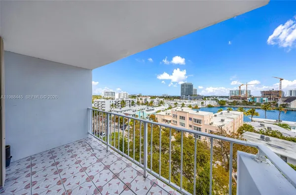 $2,200 | 6900 Bay Drive, Unit 7E, Miami Beach, FL 33141