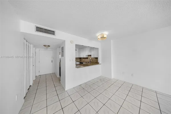 $2,200 | 6900 Bay Drive, Unit 7E, Miami Beach, FL 33141