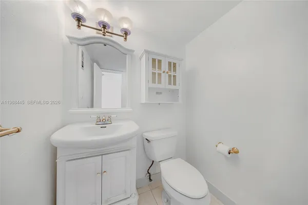 $2,200 | 6900 Bay Drive, Unit 7E, Miami Beach, FL 33141