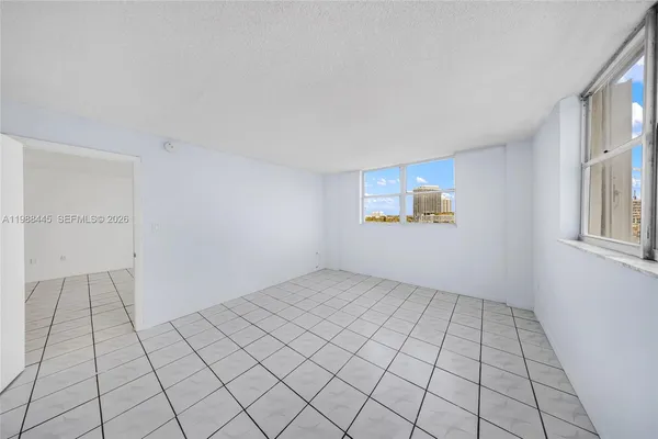 $2,200 | 6900 Bay Drive, Unit 7E, Miami Beach, FL 33141