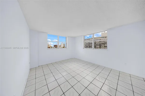 $2,200 | 6900 Bay Drive, Unit 7E, Miami Beach, FL 33141