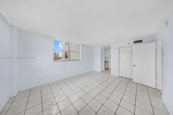 $2,200 | 6900 Bay Drive, Unit 7E, Miami Beach, FL 33141