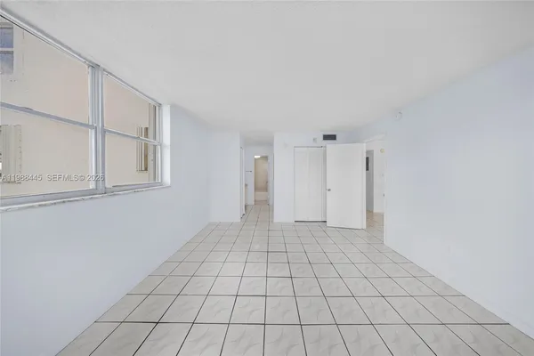 $2,200 | 6900 Bay Drive, Unit 7E, Miami Beach, FL 33141
