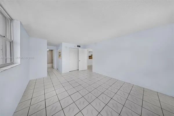 $2,200 | 6900 Bay Drive, Unit 7E, Miami Beach, FL 33141
