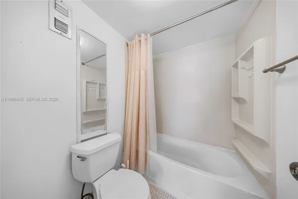 $2,200 | 6900 Bay Drive, Unit 7E, Miami Beach, FL 33141