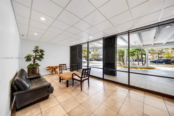 $2,200 | 6900 Bay Drive, Unit 7E, Miami Beach, FL 33141
