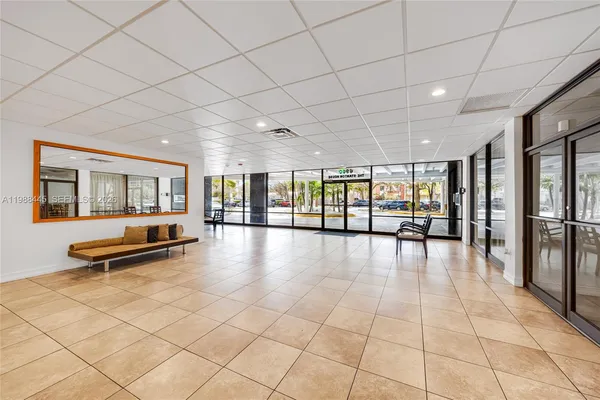 $2,200 | 6900 Bay Drive, Unit 7E, Miami Beach, FL 33141