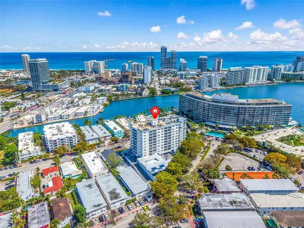 $2,200 | 6900 Bay Drive, Unit 7E, Miami Beach, FL 33141