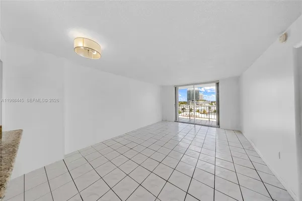 $2,200 | 6900 Bay Drive, Unit 7E, Miami Beach, FL 33141