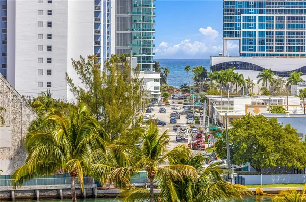 $2,200 | 6900 Bay Drive, Unit 7E, Miami Beach, FL 33141