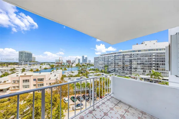 $2,200 | 6900 Bay Drive, Unit 7E, Miami Beach, FL 33141