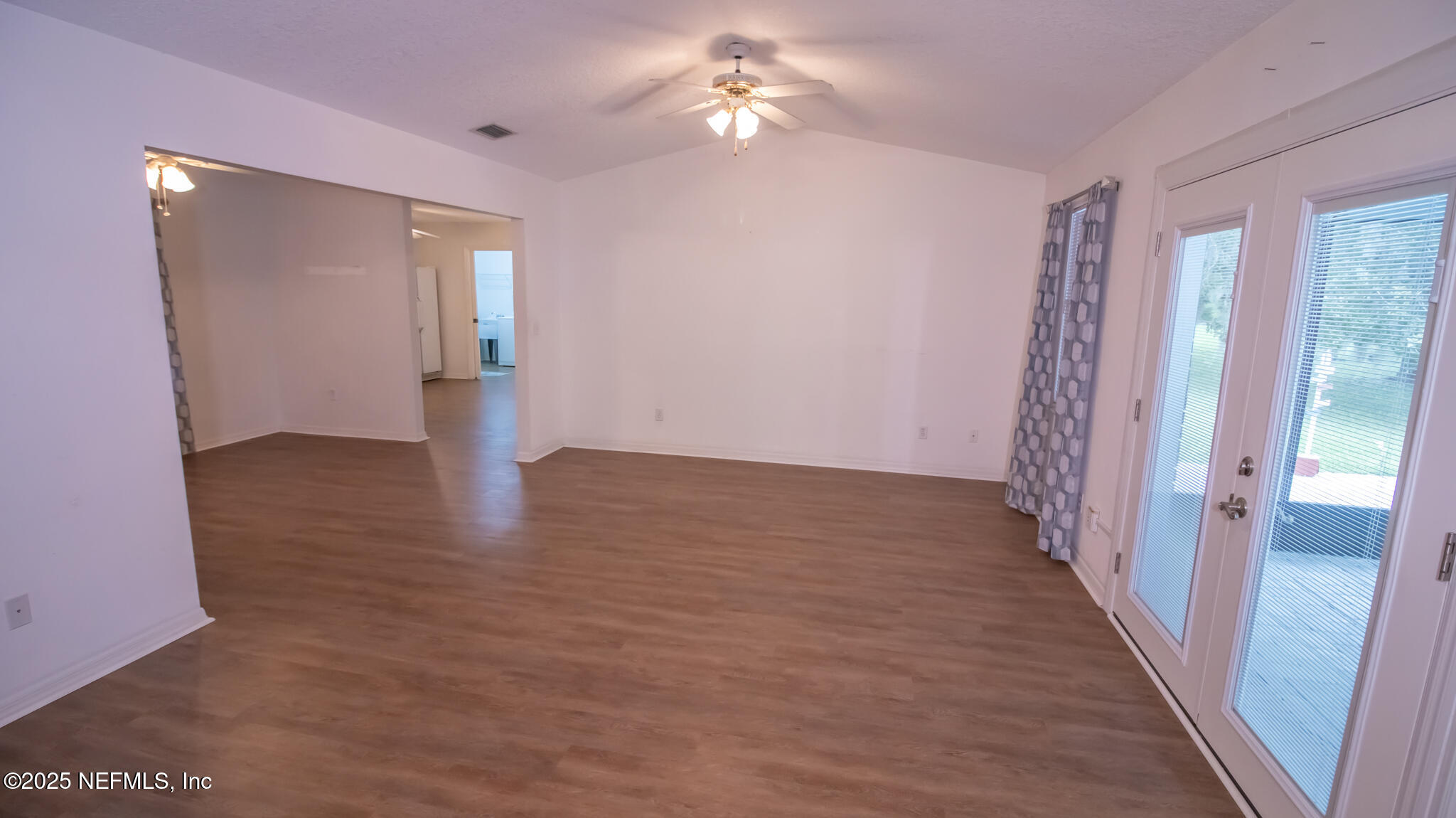 589 Southeast 71st Street Starke, FL 32091 - Photo 6 of 36 Living room