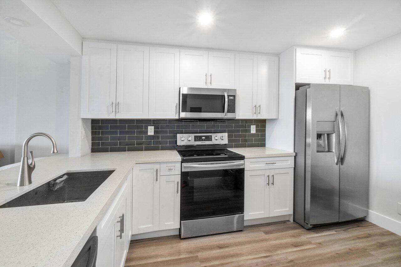 3 Royal Palm Way, Unit 504 Boca Raton, FL 33432 - Photo 1 of 17 kitchen