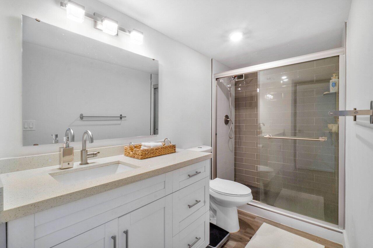 3 Royal Palm Way, Unit 504 Boca Raton, FL 33432 - Photo 6 of 17 010-3RoyalPalmWay-BocaRaton-FL-33432-SMA